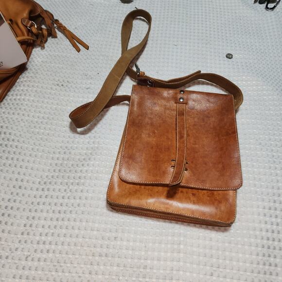 GENUINE LEATHER CROSSBODY DOUBLE SECTION BAG - Picture 1 of 8